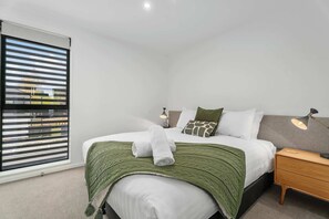 2 bedrooms, desk, iron/ironing board, WiFi