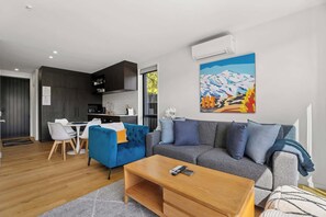 テレビ、書斎 / ワークスペース