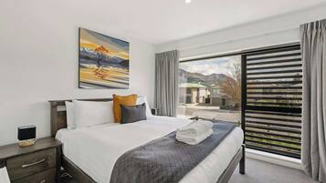 2 Schlafzimmer, Schreibtisch, Bügeleisen/Bügelbrett, WLAN