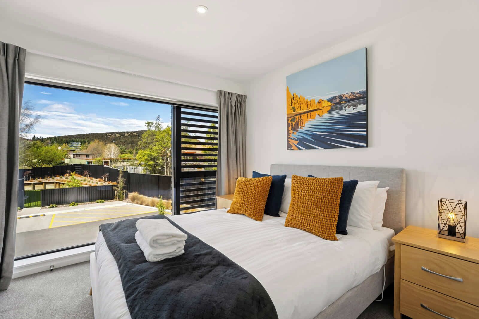 2 多间卧室、办公桌、熨斗/熨衣板、WiFi