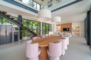 Villa de lujo, vista a la alberca | Comedor