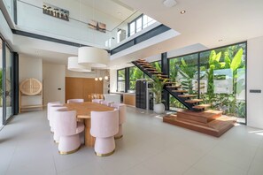 Villa Luxe, vue piscine | Salle à manger