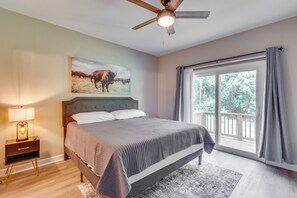 3 bedrooms, iron/ironing board, travel crib, internet
