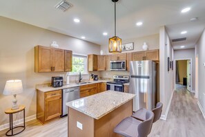Fridge, microwave, stovetop, dishwasher