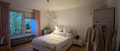 1 室のベッドルーム、アイロン / アイロン台、ベッドシーツ