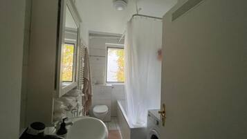 Handtücher, Seife, Toilettenpapier