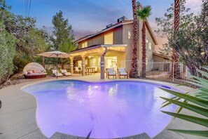 Pool - The Blue Lagoon: Where Space, Style and Comfort collide! (Las Vegas)