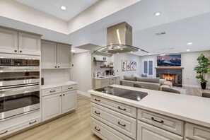 Micro-ondes, plaque de cuisson, lave-vaisselle