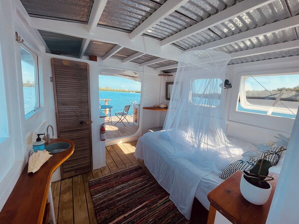 1 bedroom, internet, bed sheets