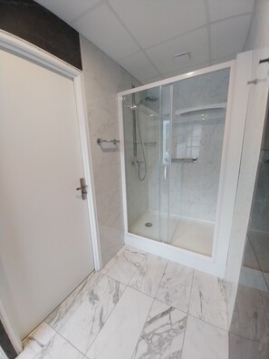 Eco-friendly toiletries, hair dryer, bidet, towels