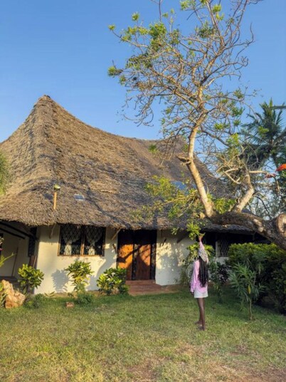 Charming beachfront 4-bedroom cottage in  Msambweni, 45 minutes from Diani.