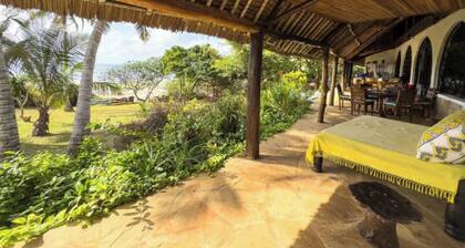 Charming beachfront 4-bedroom cottage in Msambweni, 45 minutes from Diani.