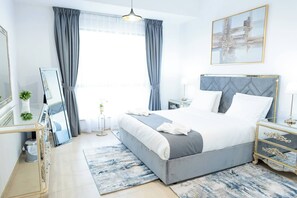 2 عدّة غرف نوم ومكواة/لوح كي وسرير سفر وواي فاي