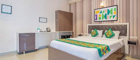Habitación Premium | Escritorio, cortinas opacas, tabla de planchar con plancha