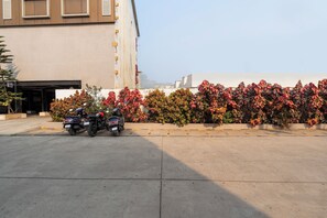 Free self-parking - Treebo Imperia, Kommadi (Visakhapatnam)