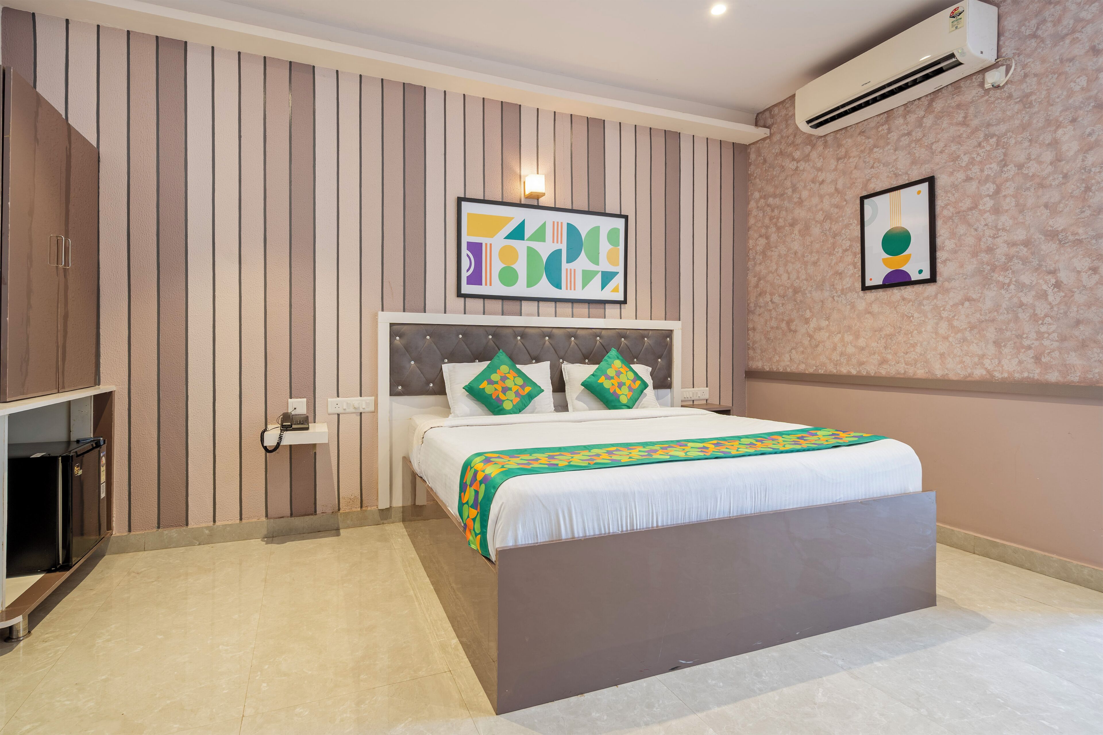 Premium Room | Desk, blackout drapes, iron/ironing board, rollaway beds