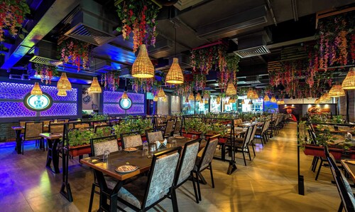 Treebo Imperia, Kommadi