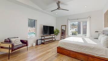 3 habitaciones, tabla de planchar con plancha, internet y ropa de cama