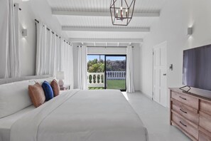 6 slaapkamers, een bureau, een strijkplank/strijkijzer, reisbedje