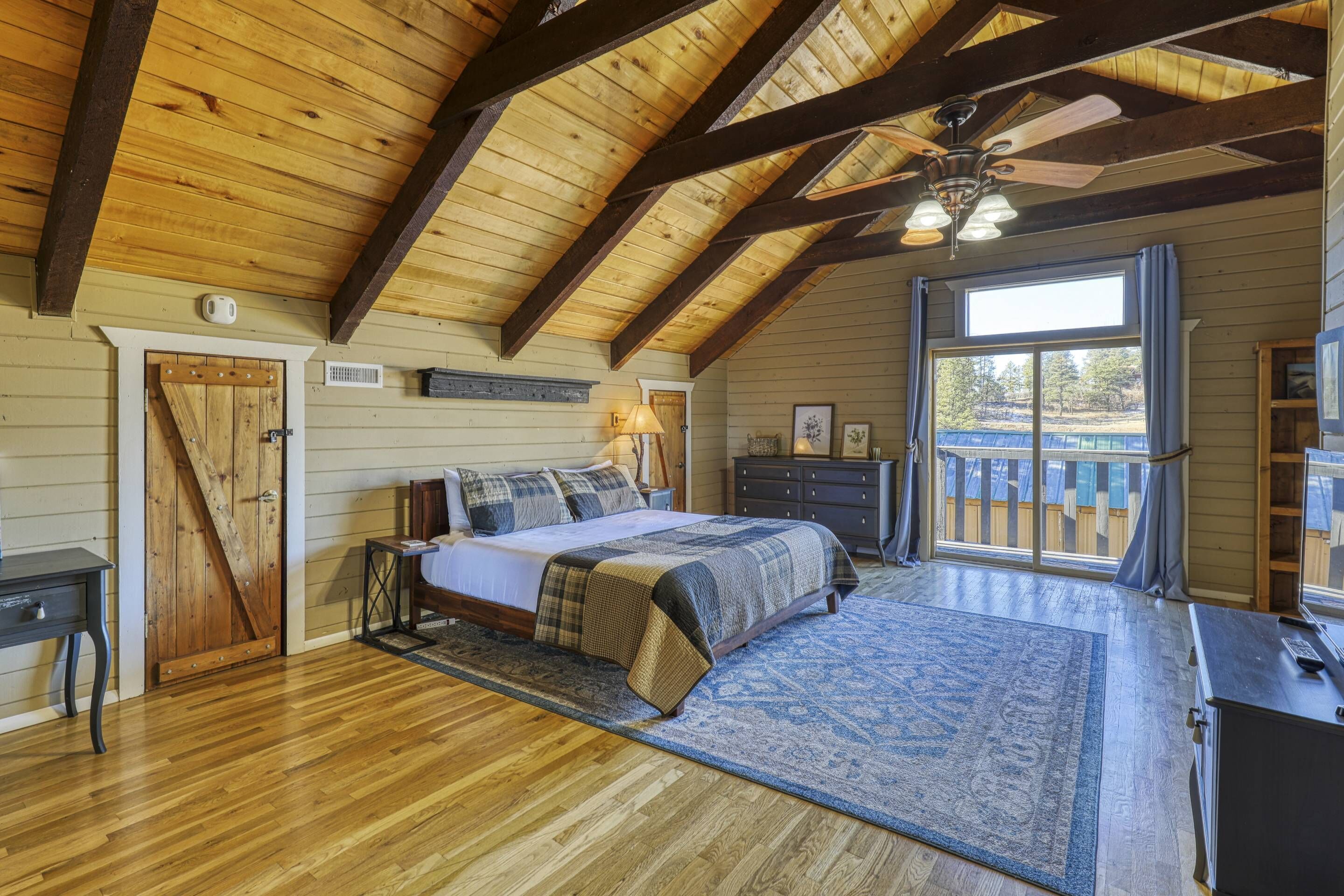 3 chambres, fer et planche à repasser, Wi-Fi gratuit, draps fournis