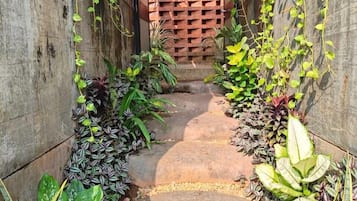 Pintu masuk properti