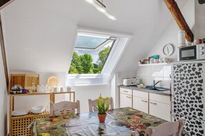 Fridge, microwave, stovetop, coffee/tea maker