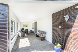 Terrace/patio - Holiday Apartment 'Auszeit Sauerland' with Private Terrace and Garden (Meinerzhagen)