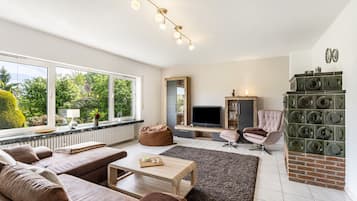 Televisie en een open haard