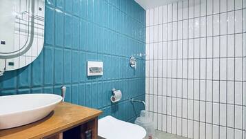 Standard Cottage, Mountain View | Bathroom | Shower, slippers, towels, soap