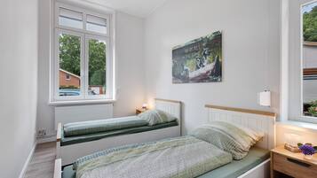 3 bedrooms, iron/ironing board, free WiFi, bed sheets