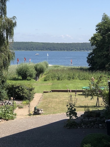 Ferienwohnung Seeblick" mit Seeblick, privater Terrasse und Wi-Fi