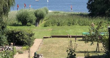 Ferienwohnung Seeblick" mit Seeblick, privater Terrasse und Wi-Fi
