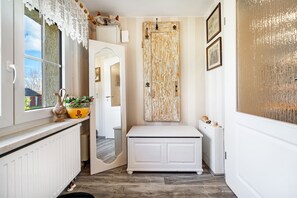 Interior - Holiday Apartment "Eichenhof" with Shared Terrace, Private Garden and Wi-Fi (Blankensee)