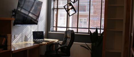 6 bedrooms, iron/ironing board, WiFi, bed sheets