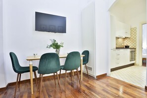 Dining - GuestHost - Very central recently renovated apartment that accommodates up to 4 people. The accommodation is located in a period building from the 1600s, in a historic street of Naples (ZTL) full of commercial activities, a stone's throw from Castel Capu (Napoli)