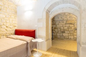 1 habitación, tabla de planchar con plancha, wifi y ropa de cama 