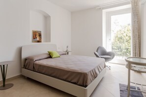 3 chambres, fer et planche à repasser, Wi-Fi, draps fournis