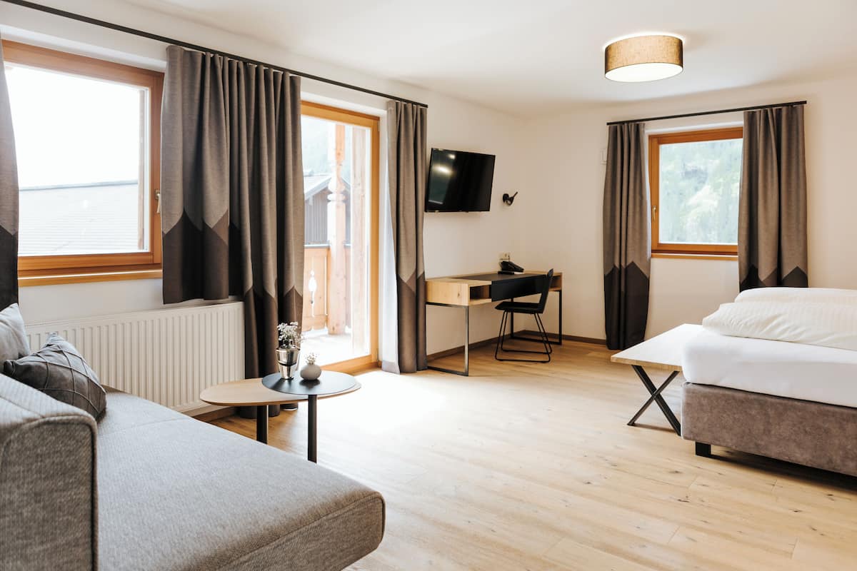 Comfort Quadruple Room, Balcony | Hypo-allergenic bedding, in-room safe, soundproofing, free WiFi