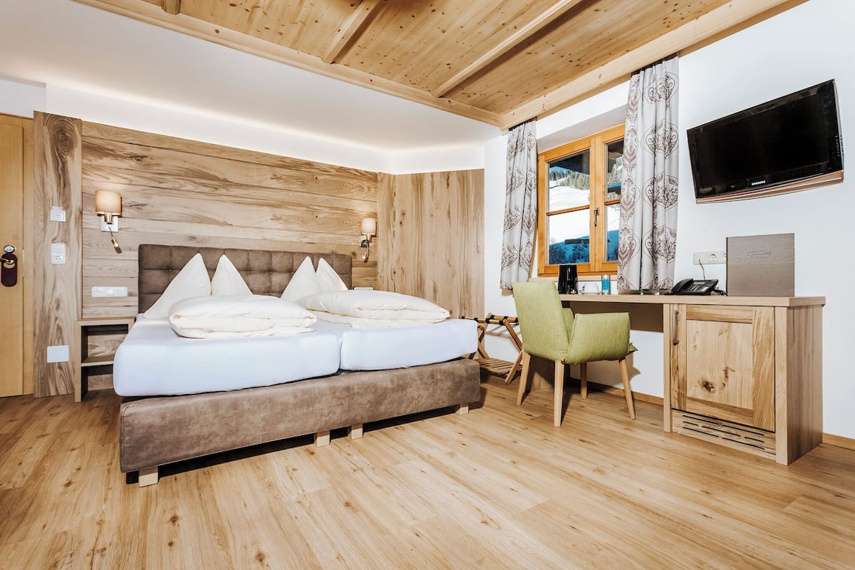 Family Room, 2 Bedrooms | Hypo-allergenic bedding, in-room safe, soundproofing, free WiFi