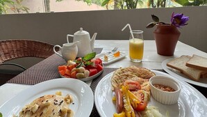 فط ور إنجليزي يوميًا مقابل رسوم