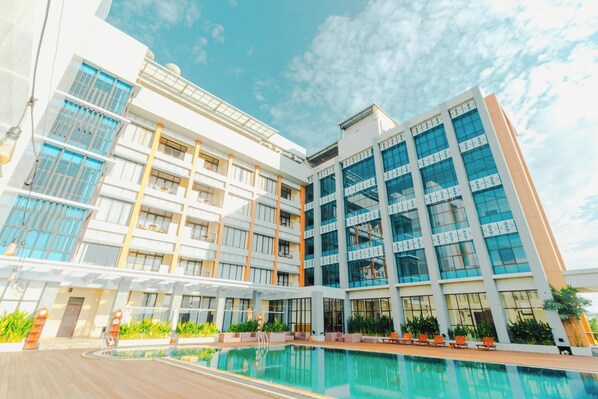 Vista frontal de la propiedad