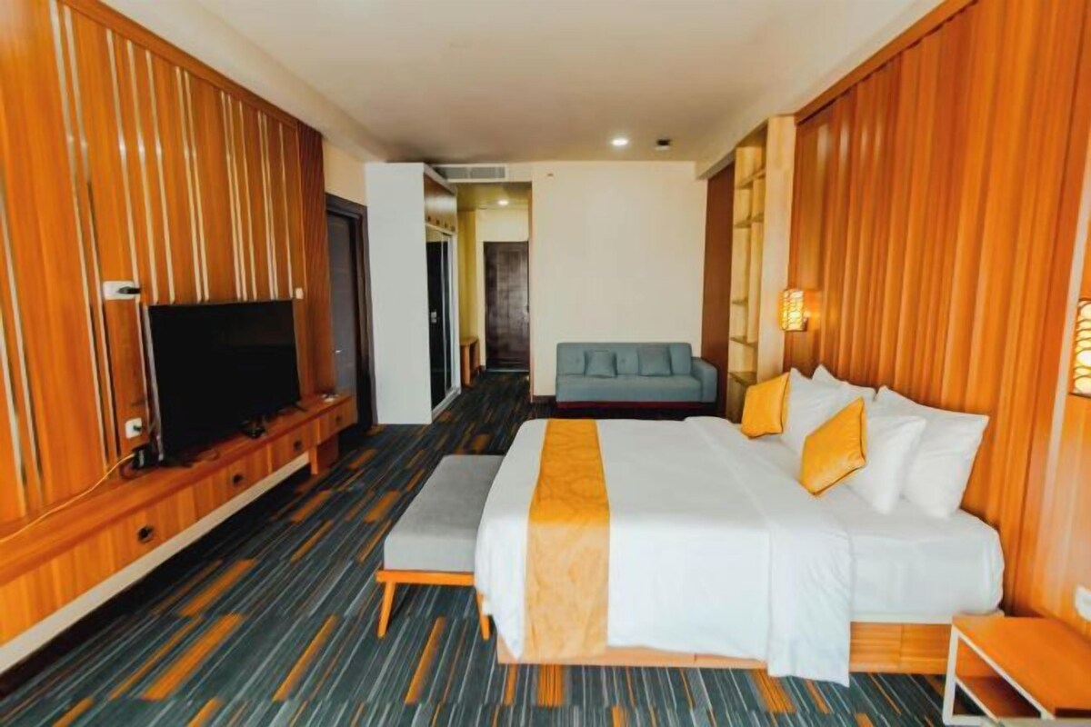Minibar, bed sheets
