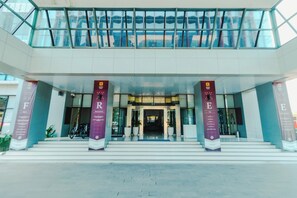 Vista frontal de la propiedad