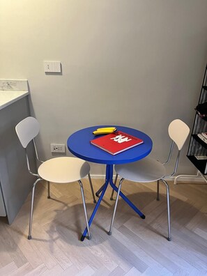 Dining - Design micro apartment in the Porta Venezia Design District (Milano)