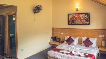 Single Room, Balcony, Mountain View | Premium bedding, individually decorated, laptop workspace, soundproofing