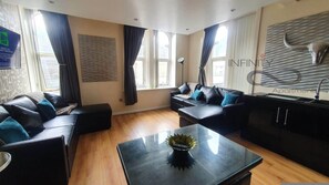 7 bedrooms, soundproofing - Contractor Bookers at Infinity Apartments (Liverpool)