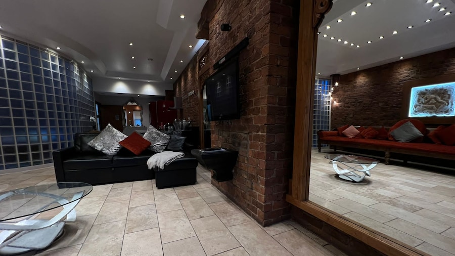 Contractor Bookers at Infinity Apartments