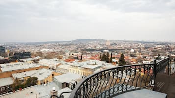 Suite with Balcony | Soundproofing, free WiFi