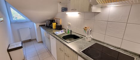 Fridge, oven, dishwasher, coffee/tea maker