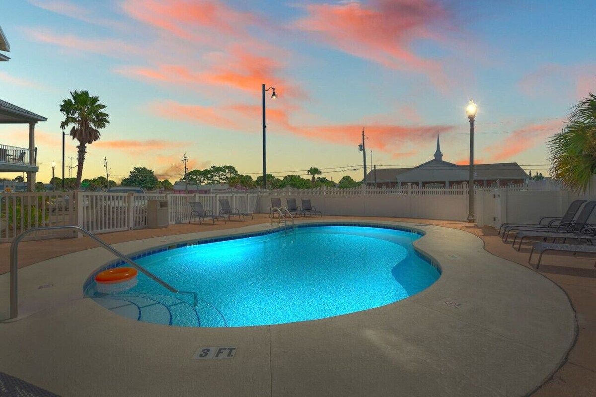 Knee Deep: FREE Pie 4 Nov Stays, Wk2Bch, FREE Daily Activities, DogsOK, & More!